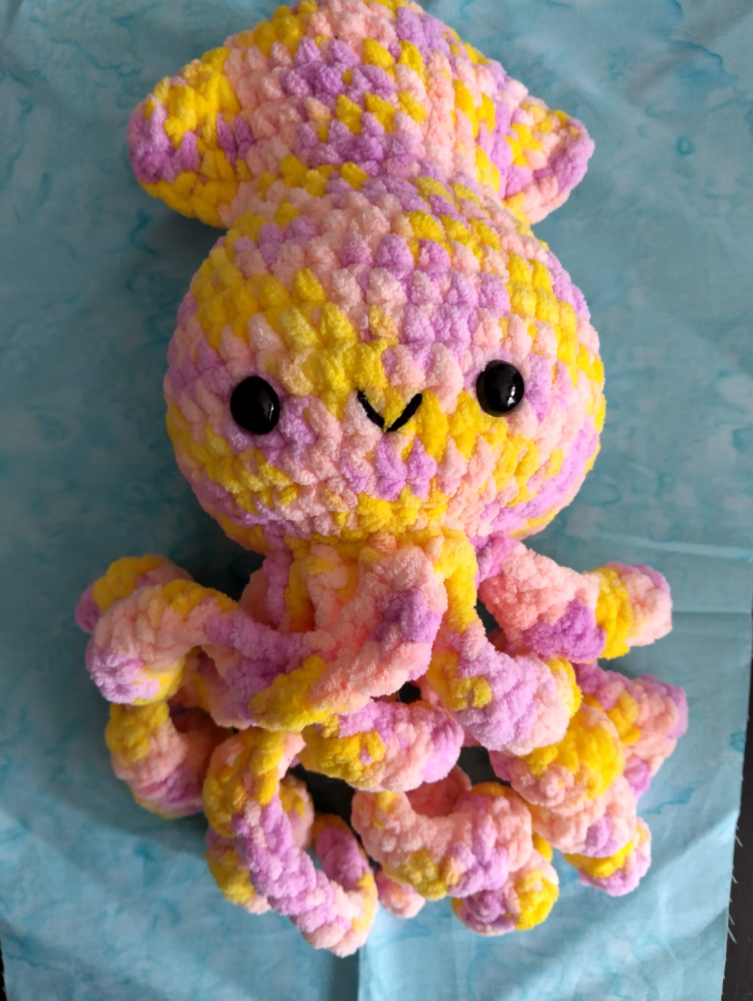 Crochet jellyfish in pink and yellow - Image 2